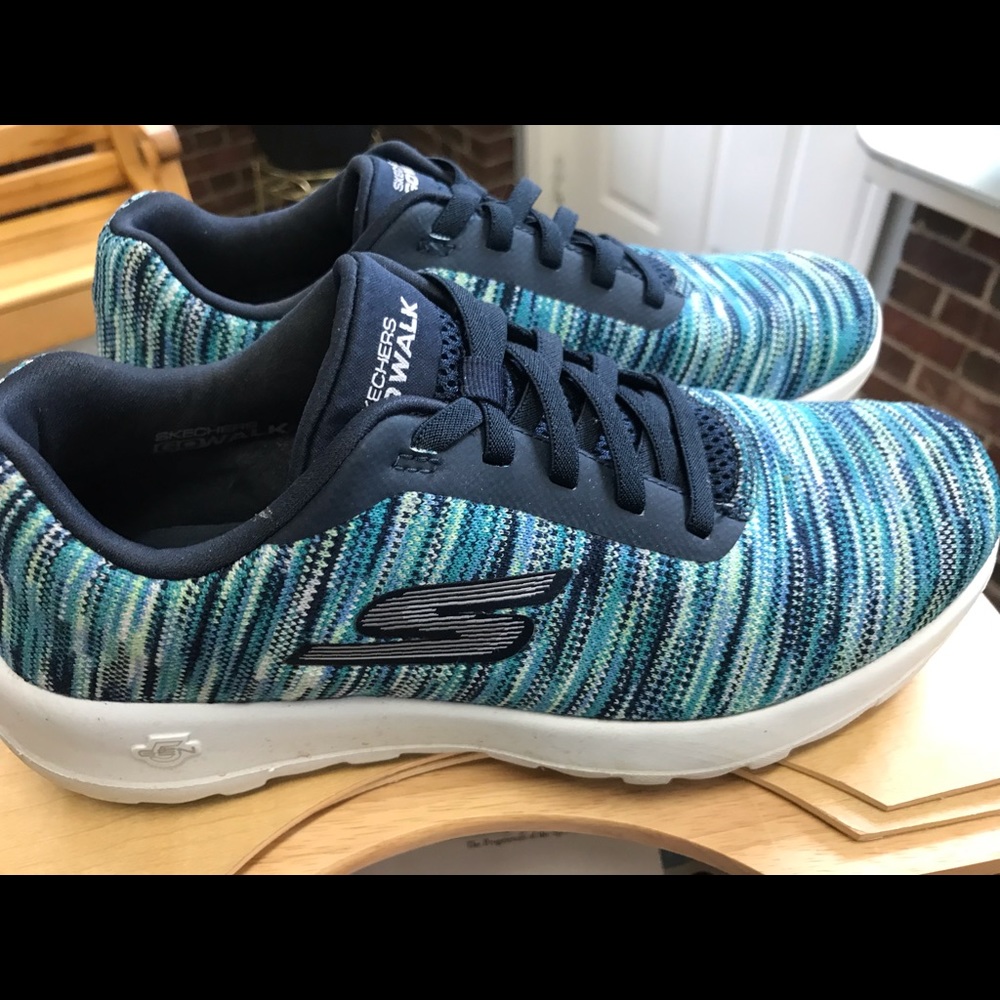 Sketchers Sneakers